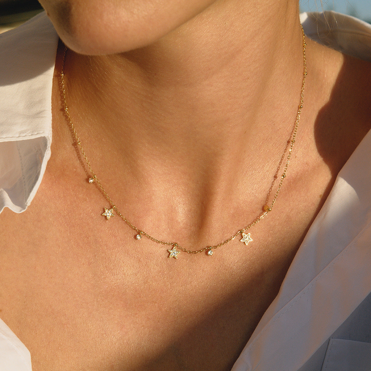 Collana Minimalista in Acciaio al Titanio a Forma di Cuore e Stella da Donna con Intarsio di Strass e Finitura Placcata