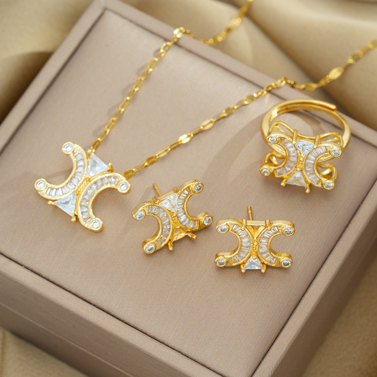 Set di Collane da Donna Minimaliste di Lusso con Cuore e Forme Geometriche in Acciaio al Titanio, Placcate Oro e con Catena a O