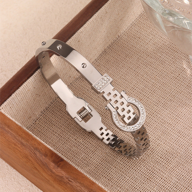 Braccialetto da donna in acciaio inossidabile con fibbia geometrica placcata e strass