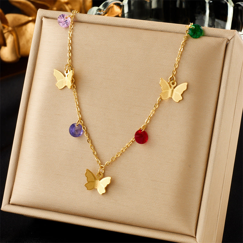 Collana a Strati Minimalista alla Moda con Ciondolo Rotondo a Cuore di Farfalla Ispirato alla Perla e Ciondolo a Ritratto in Acciaio Inossidabile con Finitura Placcata