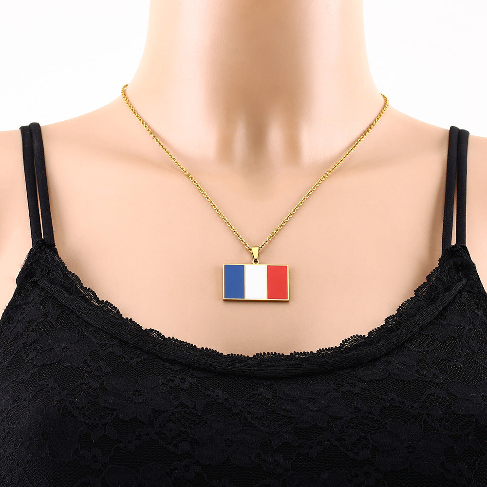 Collana con Ciondolo Geometrico Retrò in Acciaio Inossidabile con Finitura Smaltata Unisex, Ciondolo Quadrato in Acciaio al Titanio su Catena Piatta a Croce