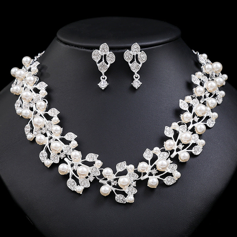 Fashion OL Style Leaf-Shaped Alloy Necklace and Earrings Set for Women with Electroplated Finish