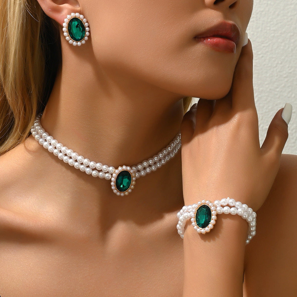 Juego de Collar y Pendientes de Cobre Geométricos Minimalistas para Mujer con Incrustaciones de Diamantes de Imitación y Cadena con Perlas