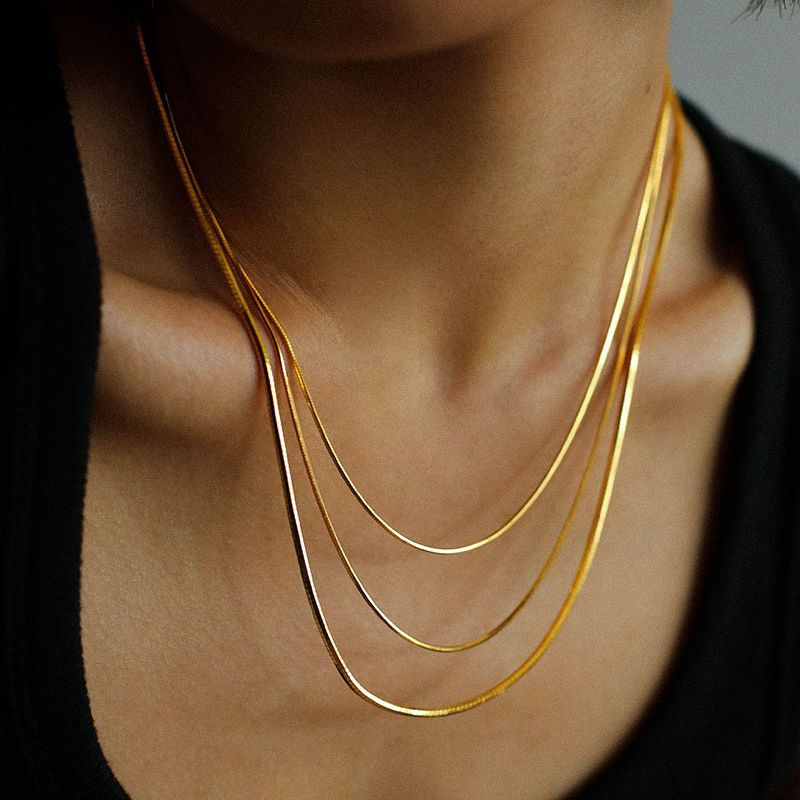 Collar Minimalista de Cadena de Serpiente de Acero Inoxidable en Capas para Hombres y Mujeres con Diseño en Forma de U y Acabado Bañado