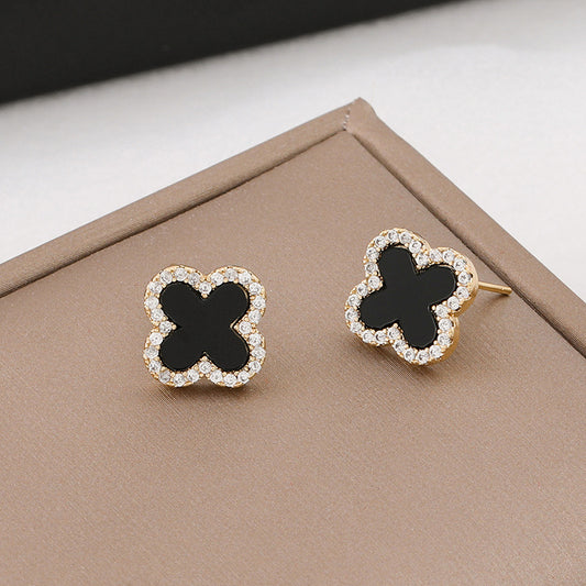 Minimalist Clover-Shaped Titanium Steel Necklace with Rhinestone Inlay and Plated Finish for Women