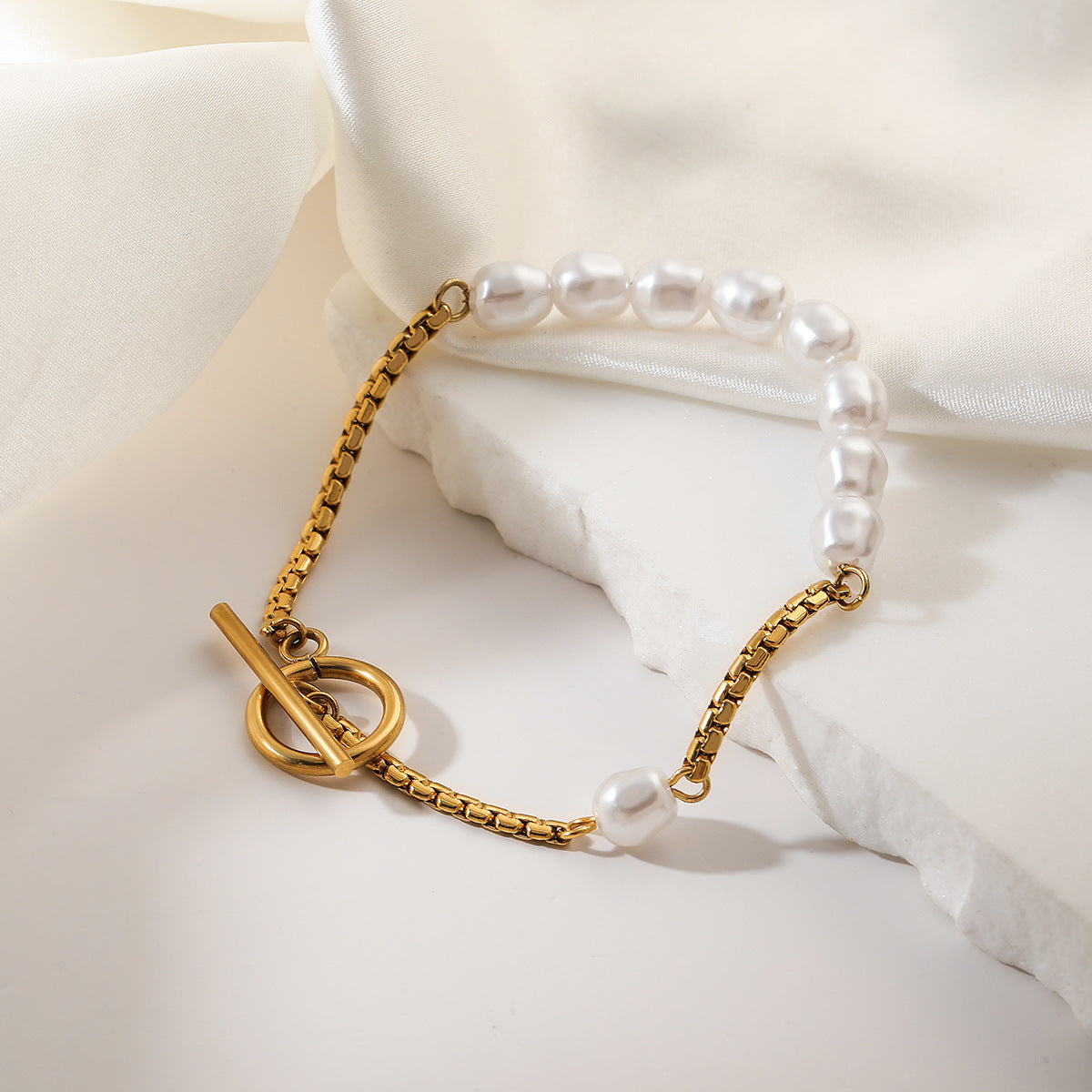 Elegant Minimalist 18K Gold-Plated Stainless Steel Pearl Bracelet for Women