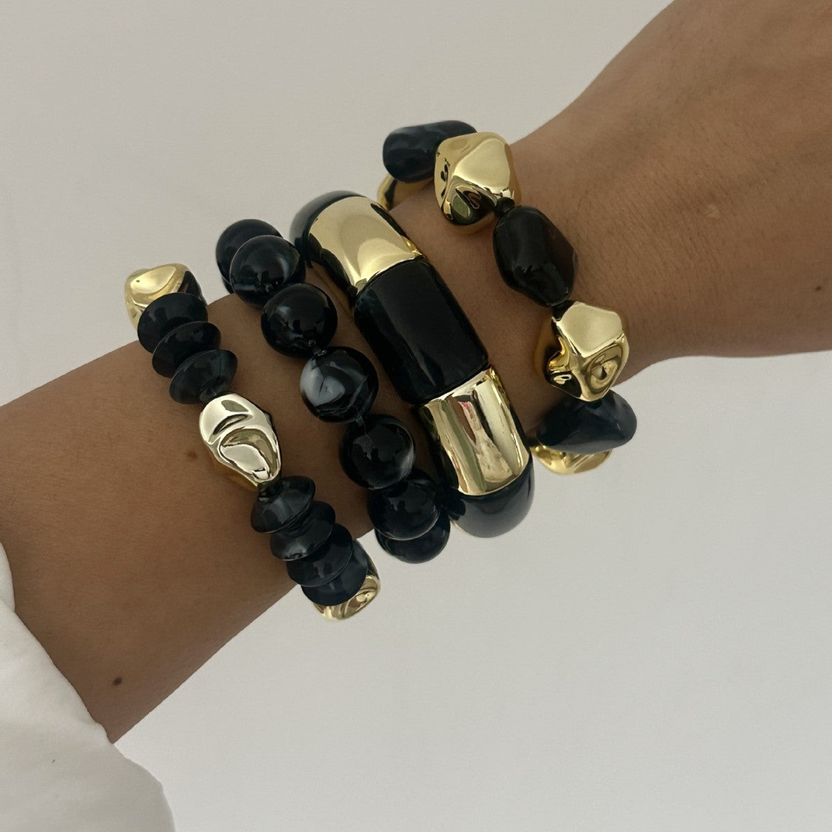 Creative Geometric Round Black Acrylic Stretch Bracelet