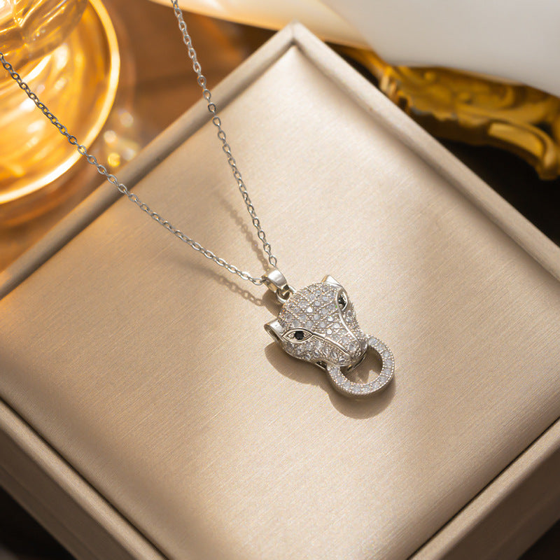 Collar con colgante minimalista de nudo de lazo de acero de titanio para mujer con cadena de serpiente chapada
