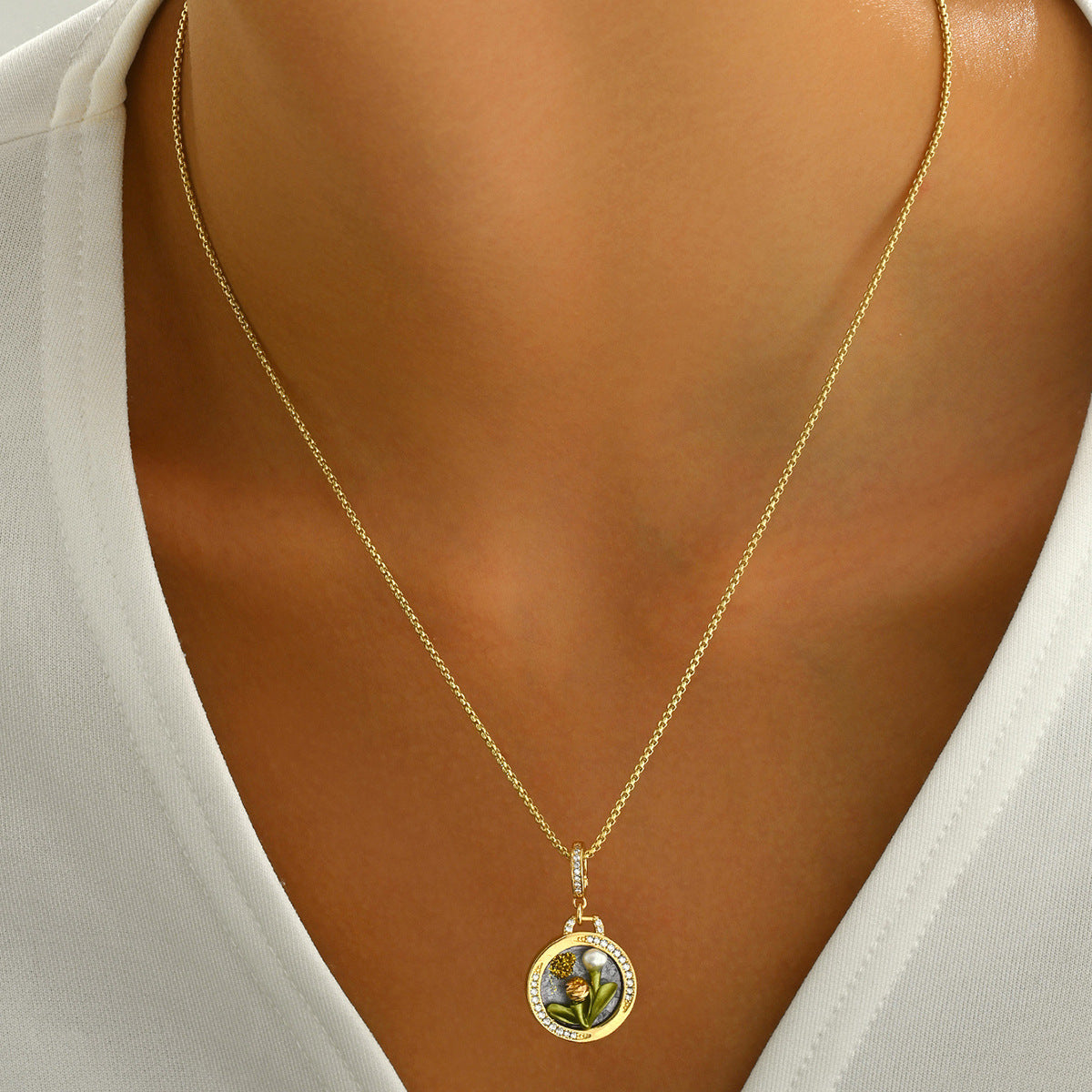 Collana con ciondolo floreale minimalista da donna con intarsio in smalto e strass su catena in lega di zinco