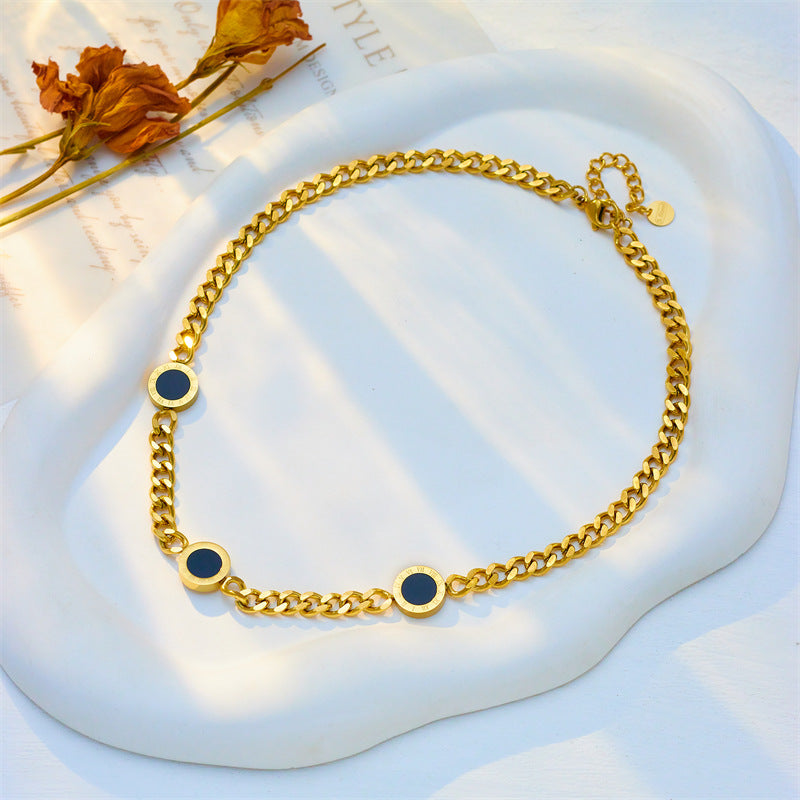 Collar con colgante redondo de acero de titanio punk vintage minimalista con acabado chapado para mujer