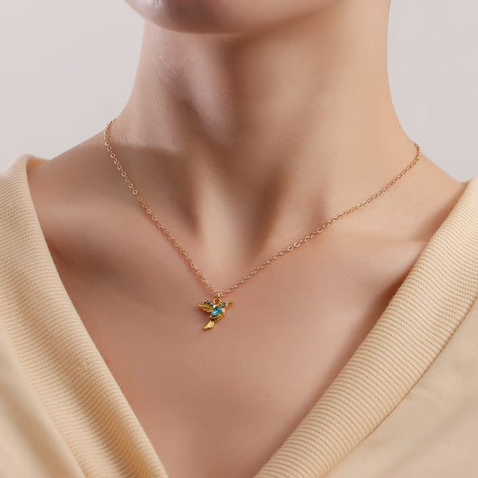 Collana con pendente a uccello minimalista per donna in lega con strass micro-pavé su catena per clavicola