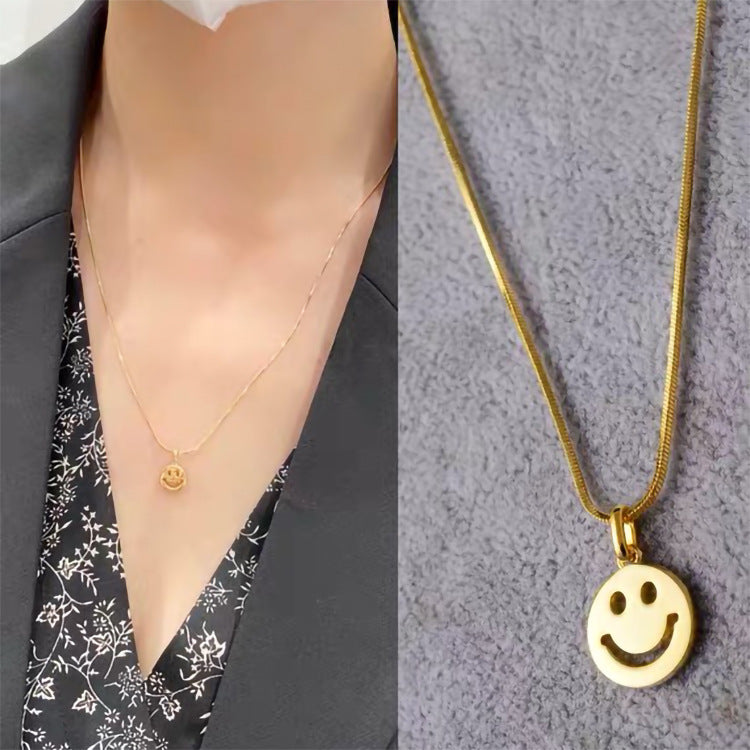 Collana Minimalista con Faccina Sorridente in Acciaio al Titanio con Finitura Placcata su Catena Snake Unisex