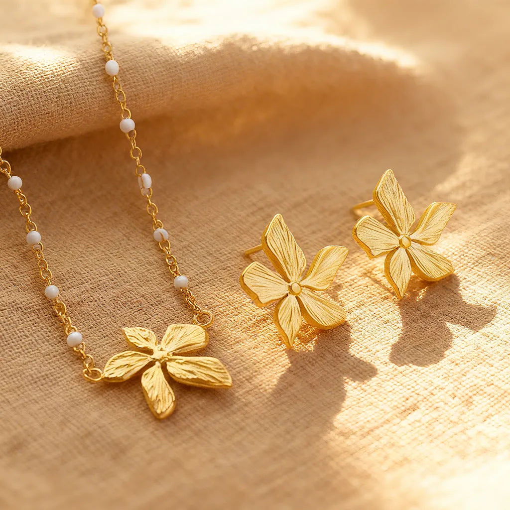 Collana da donna in acciaio inossidabile placcato oro di lusso con catena a maglie floreali