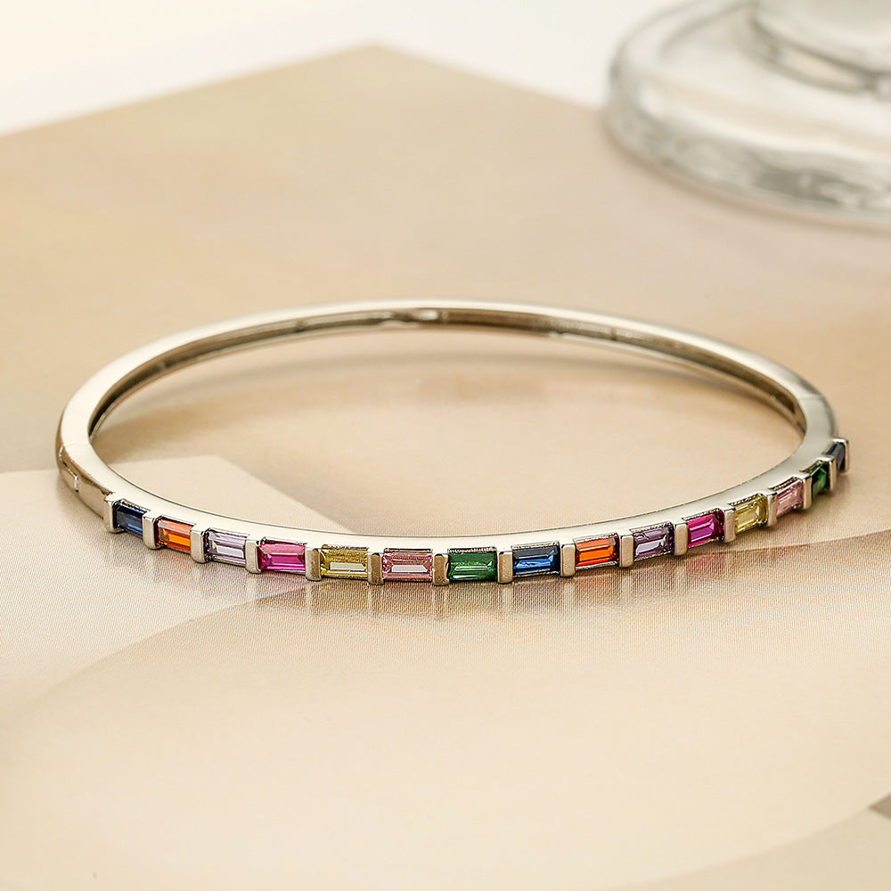 Bracciale da donna minimalista geometrico in rame placcato oro con intarsio in zirconi
