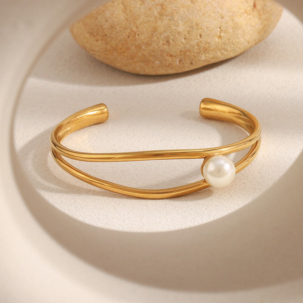 Bracciale da donna a doppio strato placcato oro 18 carati in acciaio inossidabile con design geometrico minimalista e perle simulate