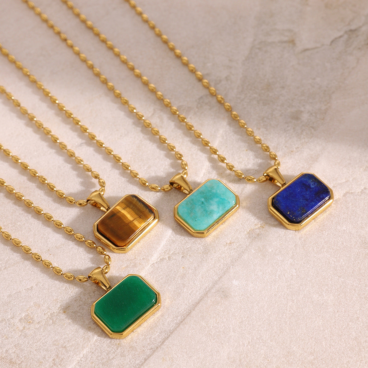 Collana con ciondolo minimalista in occhio di tigre geometrico in acciaio inossidabile con finitura placcata per donna