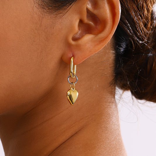 Elegantes pendientes de acero inoxidable con forma de corazón y acabado chapado para mujer