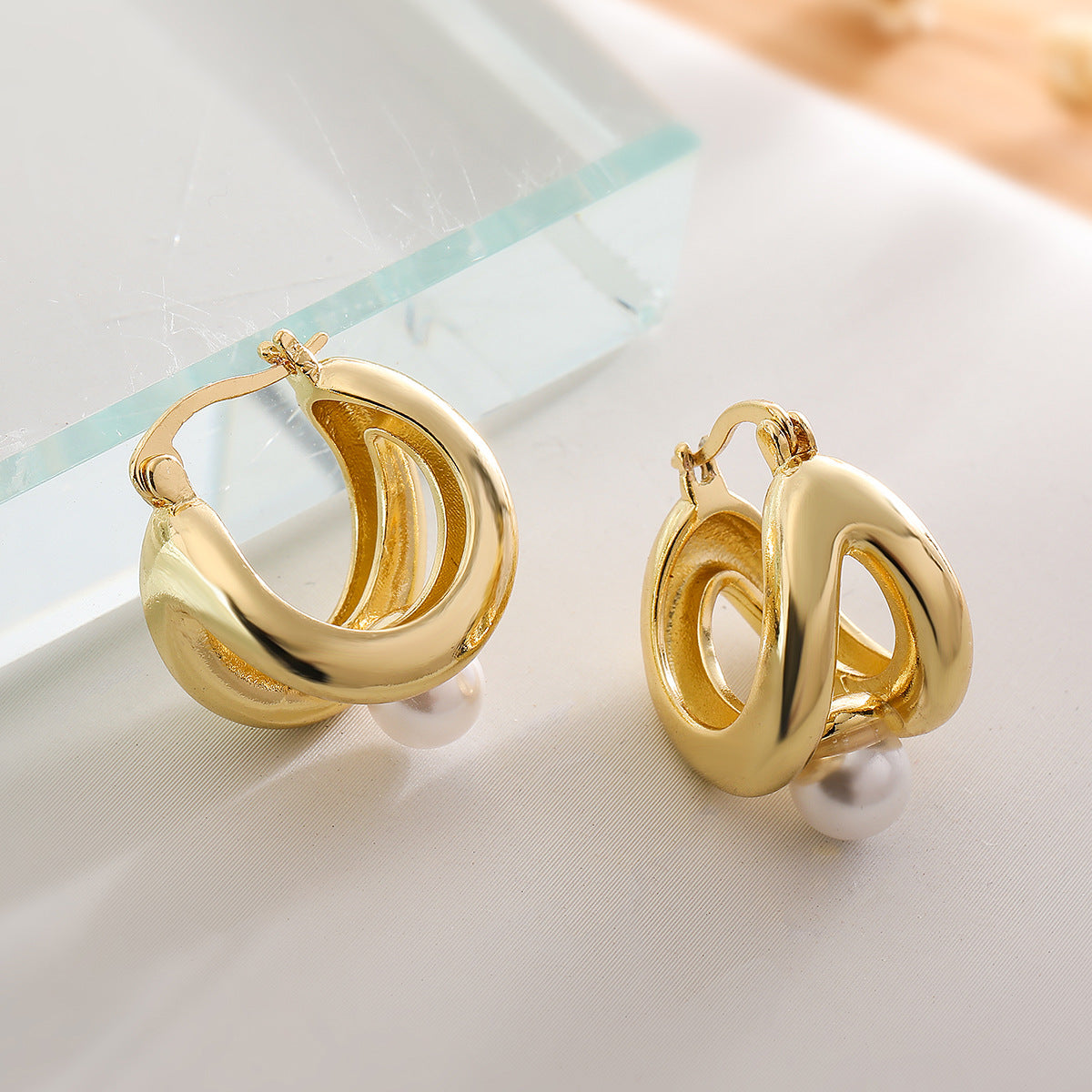 Orecchini da donna in rame geometrici minimalisti vintage con perle microincastonate e placcatura in oro 18 carati