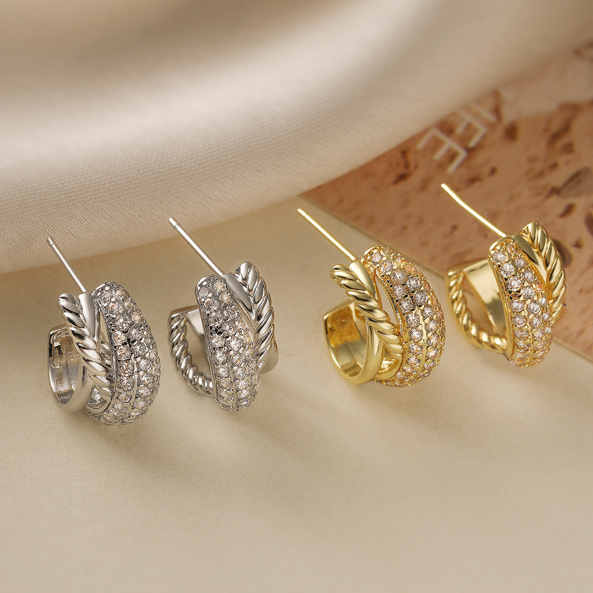 Pendientes de Cobre en Forma de C Geométrica con Chapado en Oro de 18K y Circonitas Microengastadas para Mujer