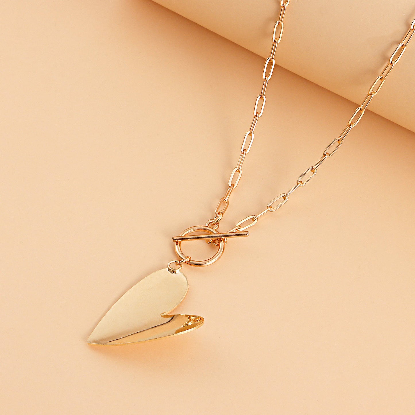 Punk Minimalist Geometric Pendant Necklace with Exaggerated Heart Charm for Women Alloy Plated Clavicle Chain