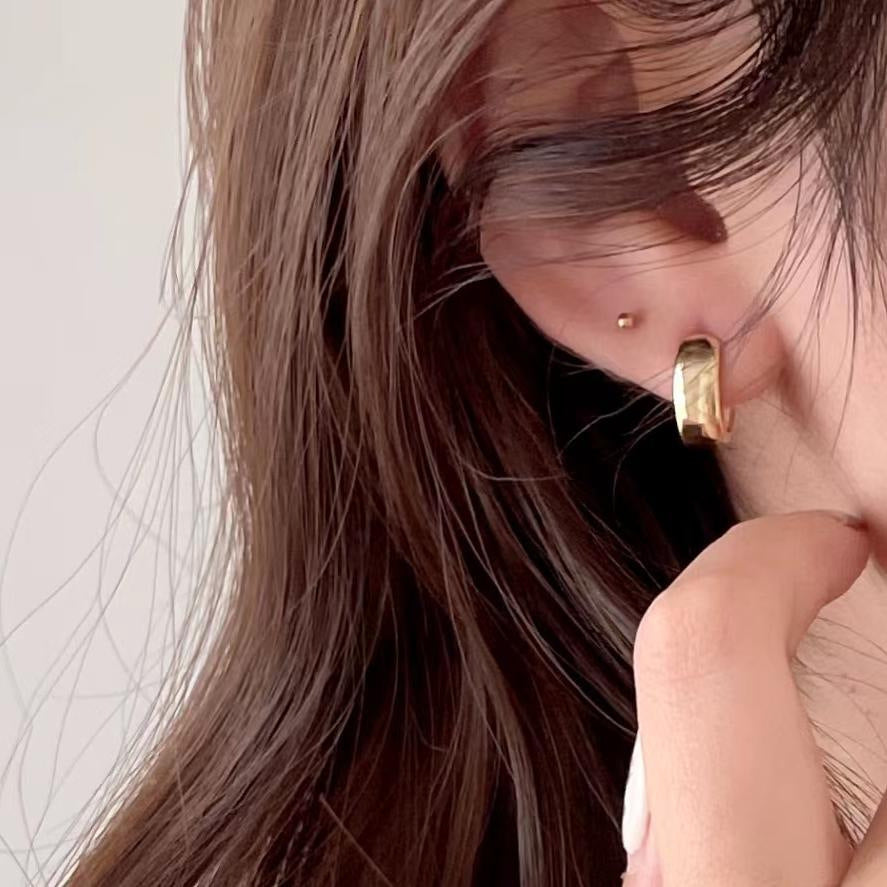 Minimalist Cold-Tone Letter-Shaped 925 Sterling Silver Stud Earrings with Plated Finish