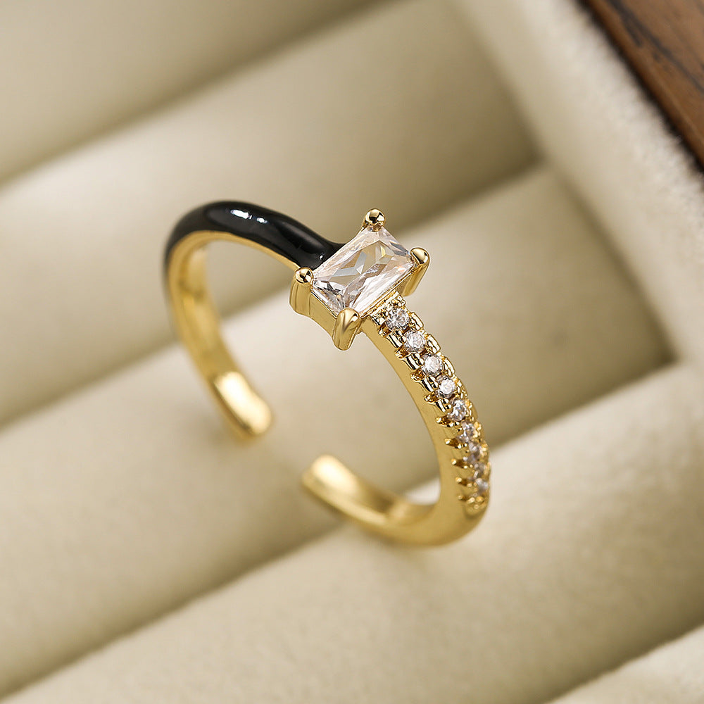 Anello geometrico minimalista in rame con placcatura in oro 18 carati e finitura smaltata da donna