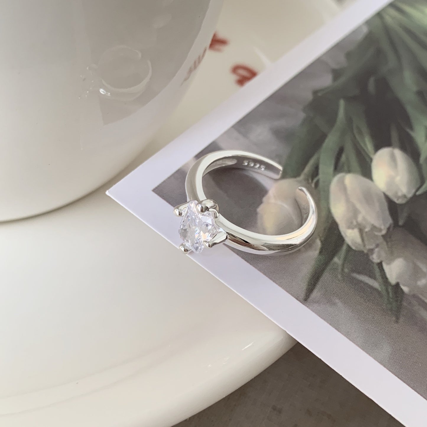 Anello da donna minimalista dolce in argento sterling 925 con zirconi cubici geometrici rettangolari intarsiati