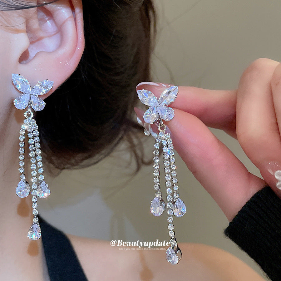 Elegante Set Collana e Orecchini a Farfalla Minimalista con Intarsi in Zirconi su Catena di Rame da Donna