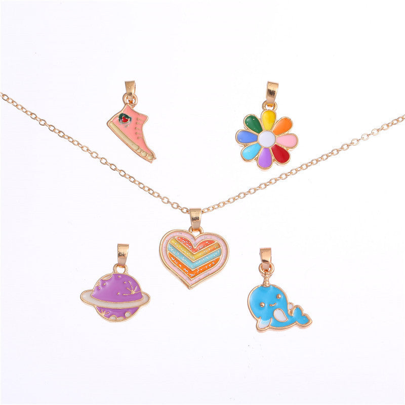 Collana con ciondolo a forma di delfino e pianeta in stile cartone animato per bambini in lega con finitura smaltata su catena a croce