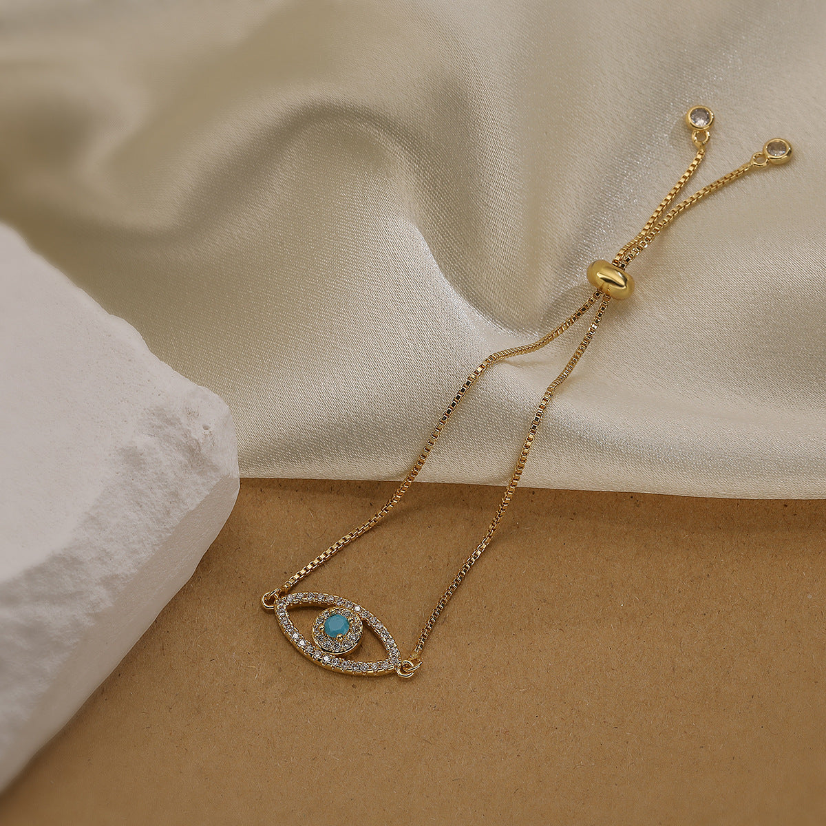 Bracciale da donna minimalista geometrico placcato in rame oro zircone con occhio di Allah