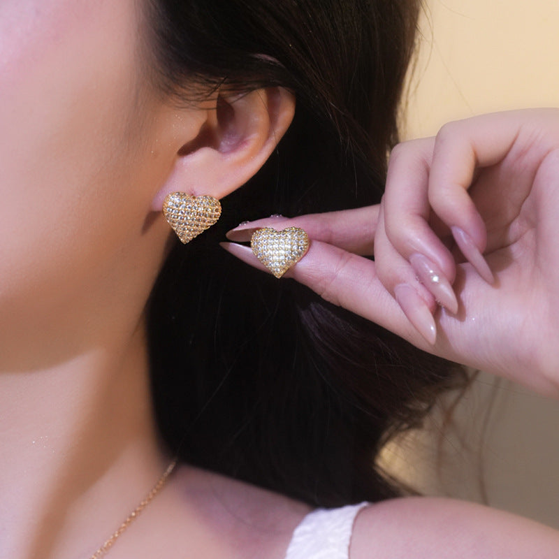 Elegante parure girocollo da donna con ciondolo a cuore in acciaio al titanio con zirconi micropavé, finitura placcata ipoallergenica, catena a croce