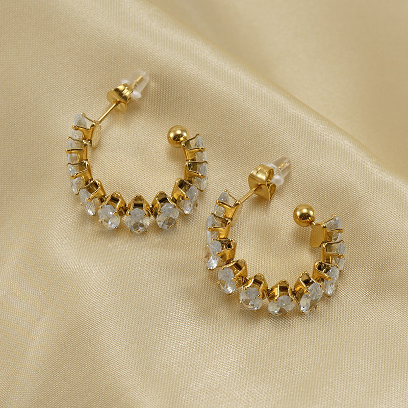 Orecchini a perno da donna alla moda geometrici in acciaio al titanio placcato oro 18K con zirconi