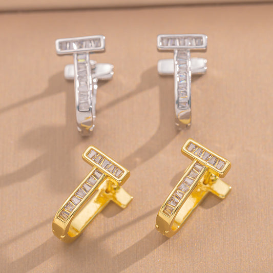 Orecchini a perno a T minimalisti con intarsio in zircone, in rame placcato oro per donna, elegante stile di lusso adatto all'ufficio