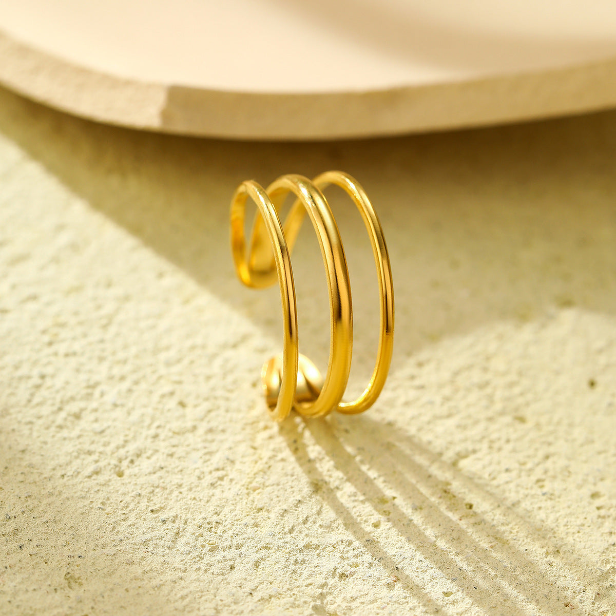Anillo ajustable geométrico minimalista retro de acero de titanio para mujer con acabado chapado