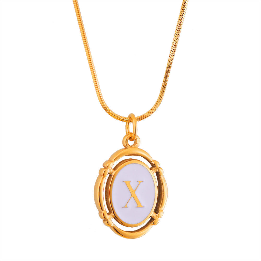 Collana con Pendente Ovale Minimalista a Forma di Lettera in Acciaio al Titanio Placcato Oro con Finitura Smaltata Unisex