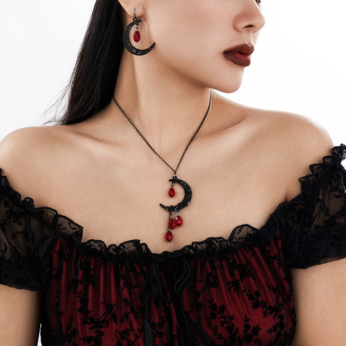 Collana gotica dark stile luna cava con perle di cristallo su catena fatta a mano da donna