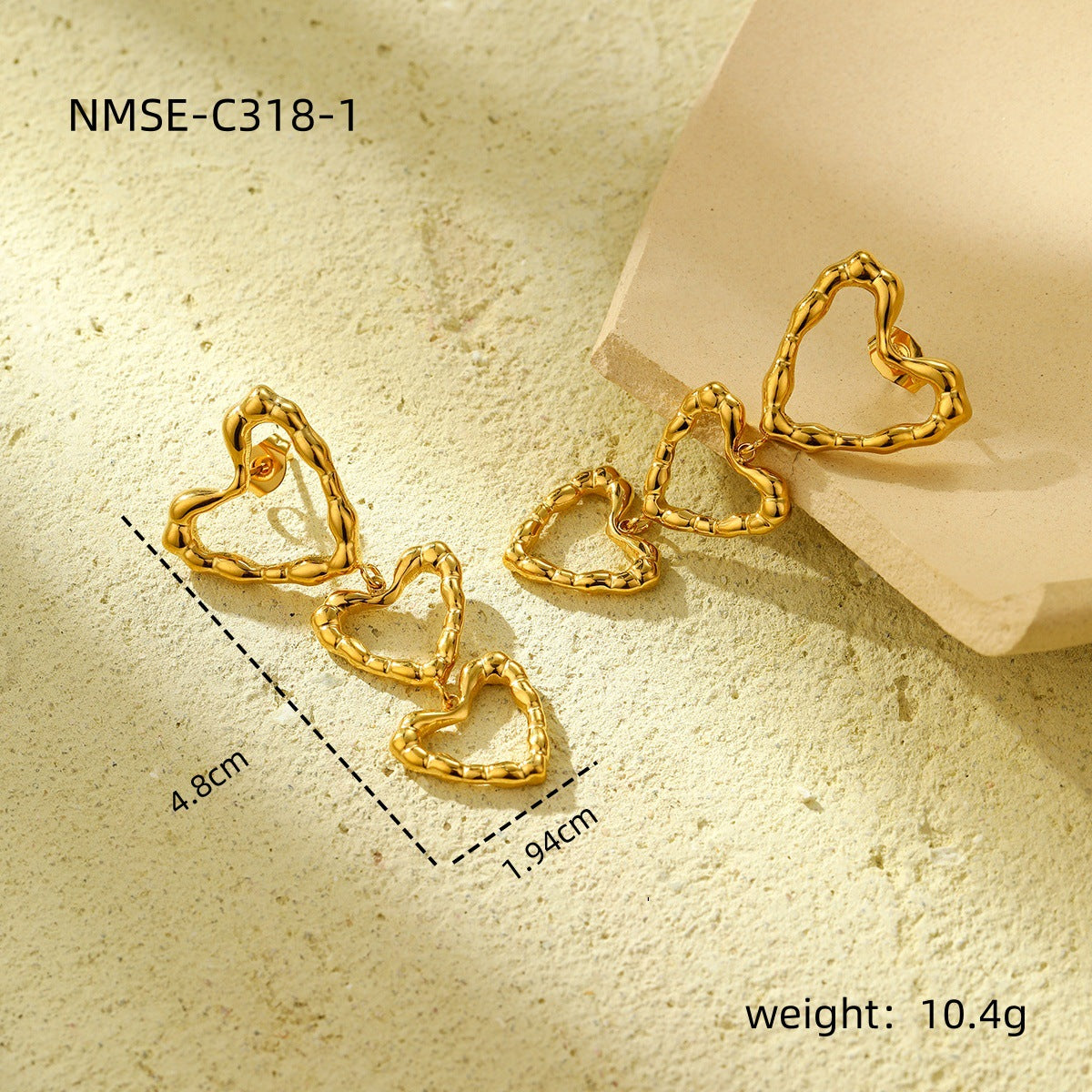 Pendientes de acero inoxidable a la moda con diseño irregular hueco de corazón, detalle de borla y acabado chapado