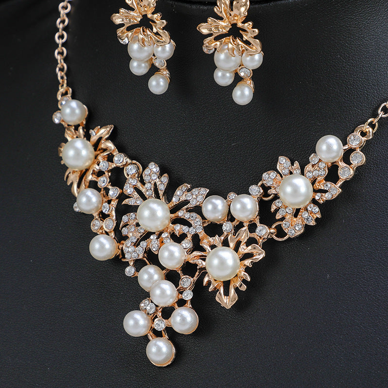 Vintage Style Floral Pendant Necklace Set for Women with Alloy Heart-Shaped Pendant, Electroplated O-Chain and Matching Earrings