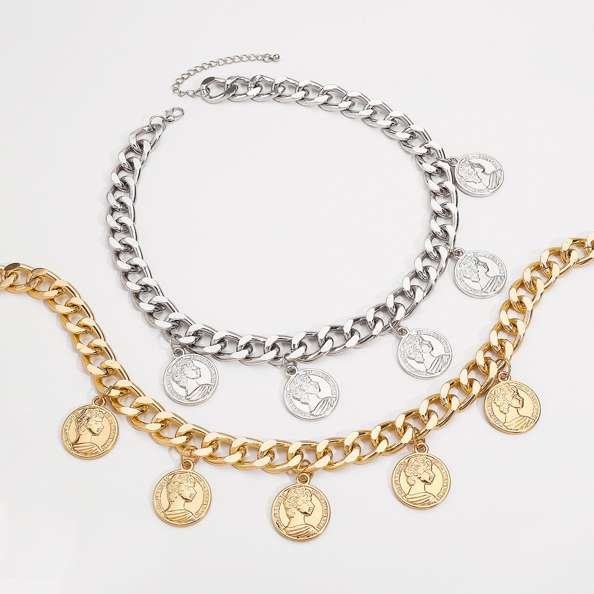 Collana con Pendente a Forma di Moneta Stile Vintage con Dettaglio Nappa da Donna, Catena in Alluminio con Pendente in Lega Elettroplaccata