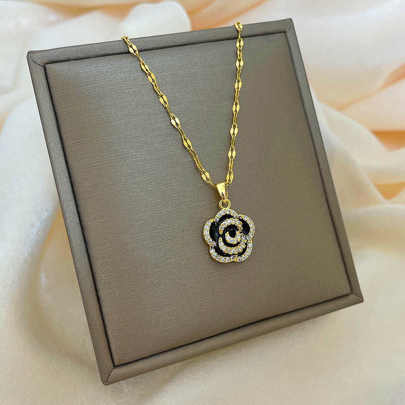 Collana con ciondolo a goccia in rame placcato oro 18 carati con micro-pavé e catena a onda in acciaio al titanio, design originale