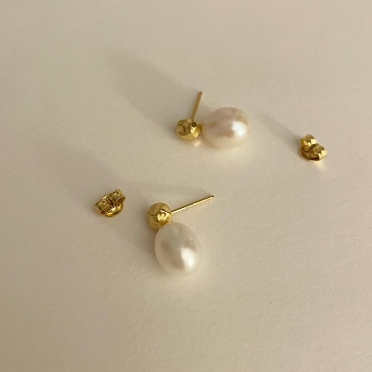 Sweet Fresh Natural Style Drop-Shaped Pearl Stud Earrings in 925 Sterling Silver