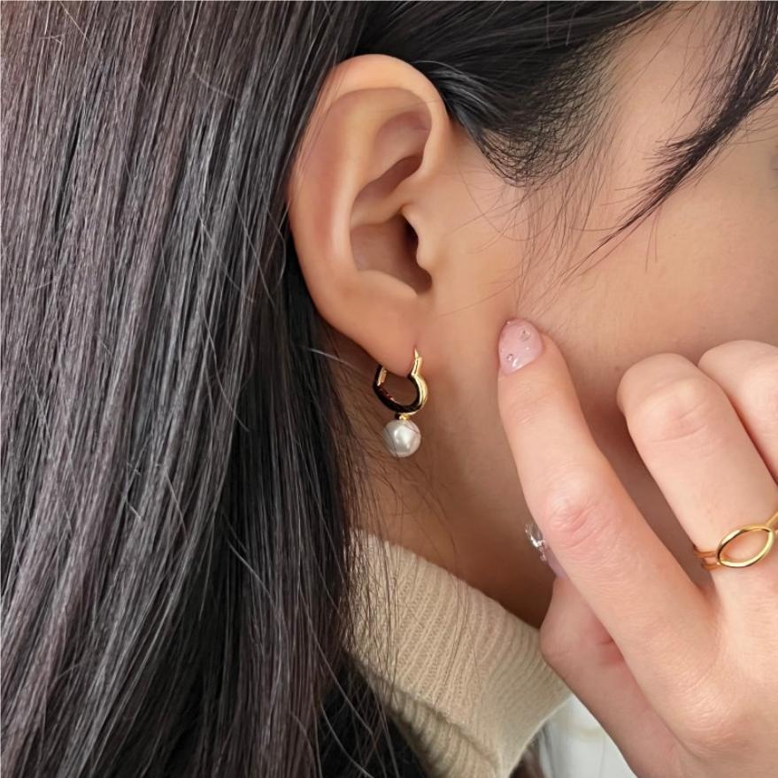 Minimalist Heart-Shaped 925 Sterling Silver Stud Earrings with Pearl Accent for Women