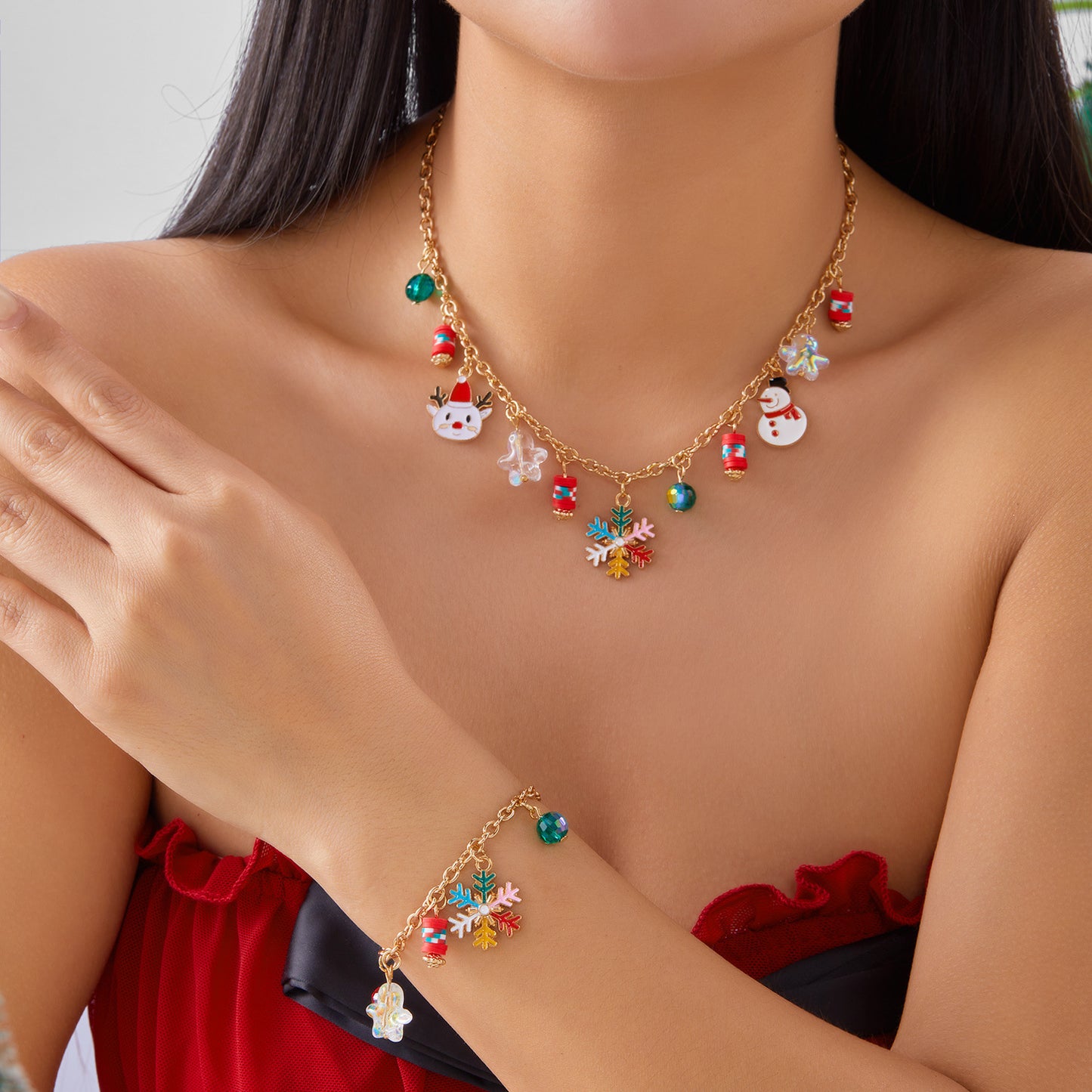 Fashion Christmas Tree Snowflake Santa Claus Pendant Necklace and Bracelet Set for Women with Alloy Construction and Electroplated Finish