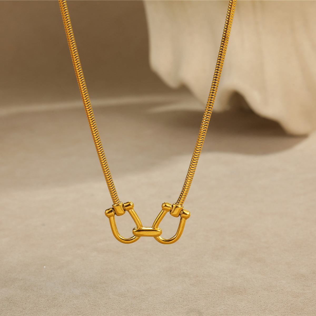 Collana geometrica in acciaio inossidabile con catena a serpente placcata oro 18 carati da donna