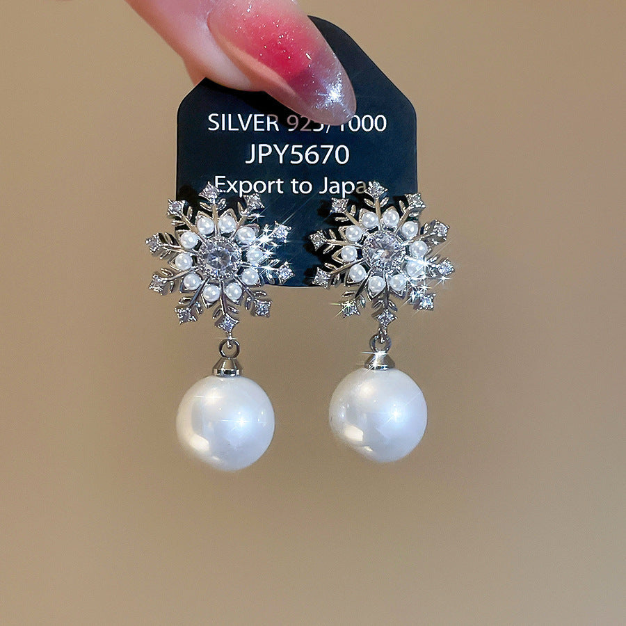 Orecchini da donna vintage eleganti a forma di stella geometrica con perle simulate e zirconi, perni in acciaio placcato