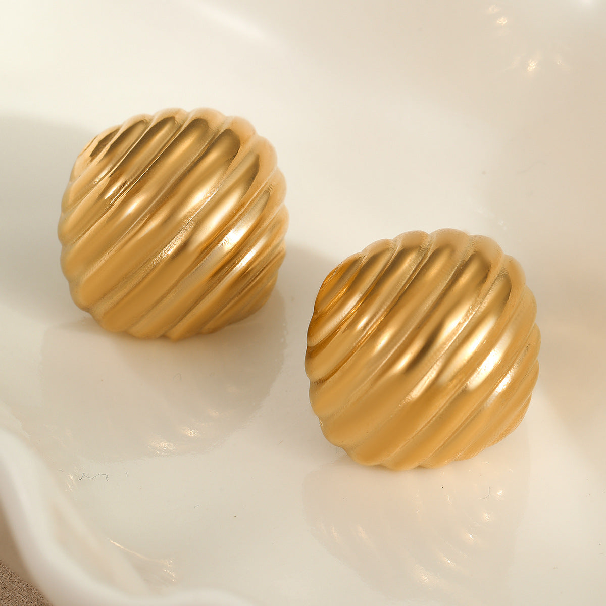 Orecchini geometrici minimalisti in acciaio inossidabile con placcatura in oro 18 carati per le donne, orecchini a perno alla moda per tutti i giorni