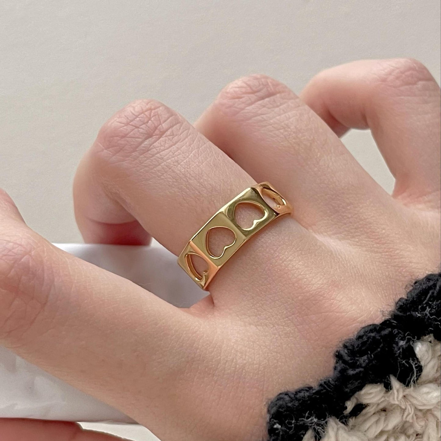 Anillo geométrico minimalista de plata de ley 925 con corazón hueco para mujer