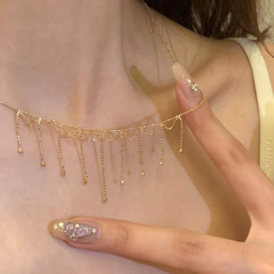 Collar colgante geométrico minimalista de metal chapado para mujer, cadena ligera a la altura de la clavícula