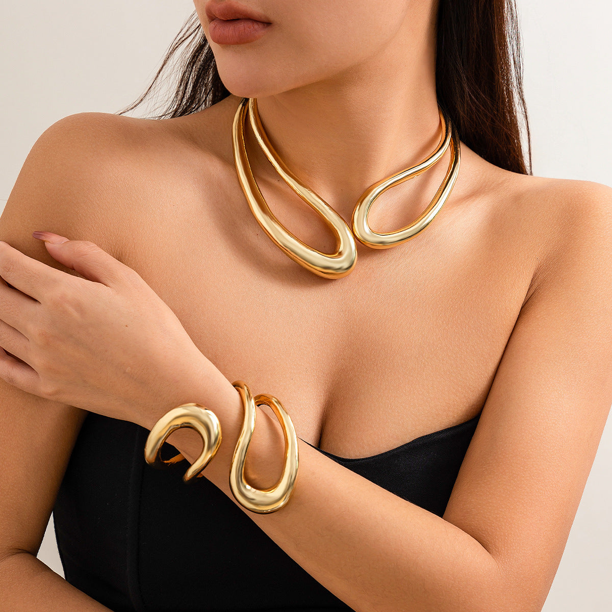 Minimalist Geometric Double-Ring Alloy Choker Necklace for Women with Smooth Polished Finish and Irregular Vintage-Inspired Design