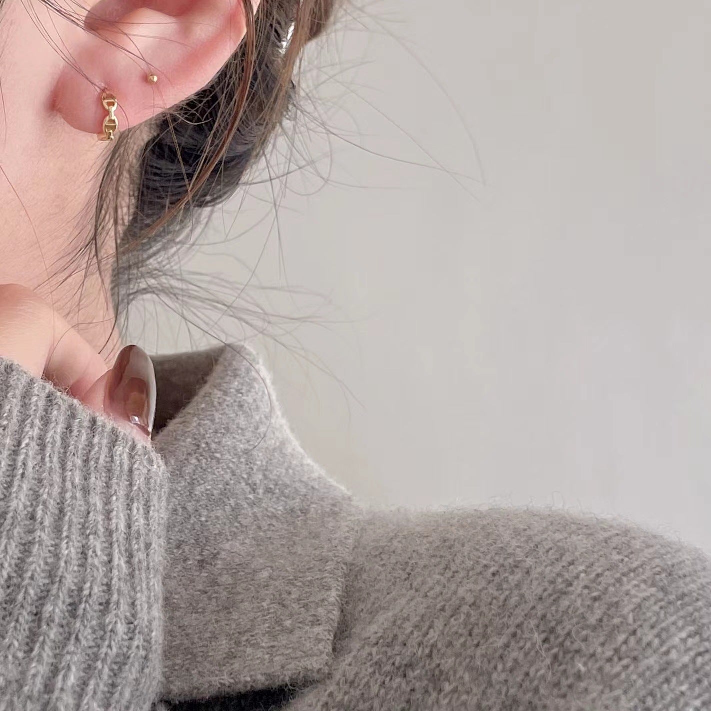 Pendientes de tuerca minimalistas de plata de ley 925 con forma de gota de agua y perla incrustada para mujer
